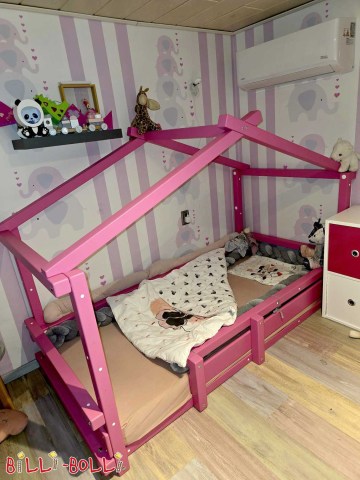 Bodenbett in violett, als Hausbett mit Dach (Bodenbett)