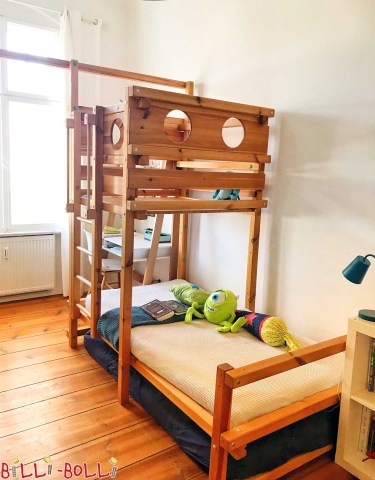 Dachschrägen-Spielbett aus Kiefer ohne Dachschräge im Kinderzimmer (Dachschrägenbett)