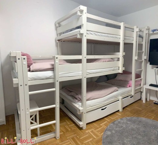 Ein Dreier-Etagenbett Typ 1C, hier in weiß lackiert. Auf Kundenwunsch wurden … (Dreier-Etagenbetten)