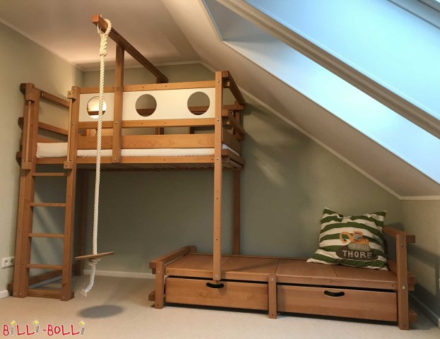 Liebes Billi-Bolli Team, ja, wir nehmen es vorweg: wir sind absolut … (Etagenbett-seitlich-versetzt)