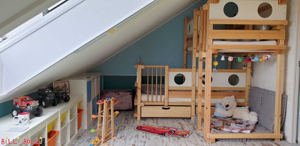 Das Etagenbett-über-Eck füllt hier perfekt den Platz unter dem Dach. Auf K … (Etagenbett-über-Eck)