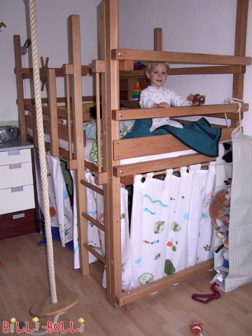 Das mitwachsende Hochbett, hier aufgebaut in Höhe 4. (Hochbett mitwachsend)