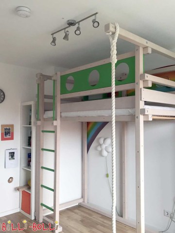 Unser mitwachsendes Hochbett, hier in weiß lasiert mit grün lackiertem B … (Hochbett mitwachsend)
