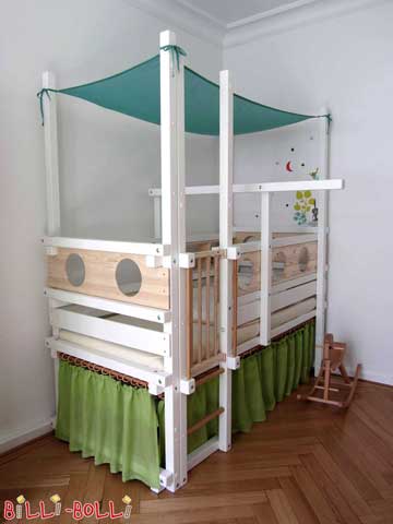 Mitwachsendes Hochbett in weiß lackiert, aufgebaut in Höhe 3 (für Kleinkinder ab 2 Jahren) (Hochbett mitwachsend)