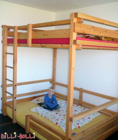 Ein Jugendetagenbett, hier mit 140 cm Matratzenbreite. Die untere Schlafebene … (Jugend-Etagenbett)