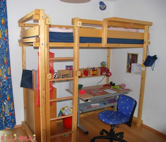 Das Jugend-Hochbett in Kiefer geölt-gewachst. Mit 1,52 m Höhe unter dem Bett i … (Jugend-Hochbett)