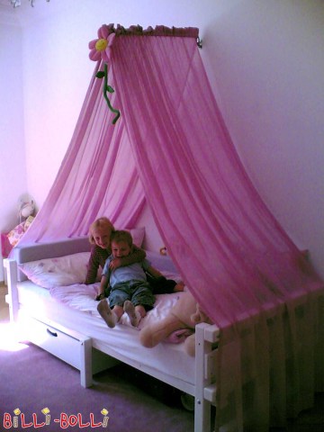 Das Jugendbett niedrig, Typ C in Buche weiß lackiert. (Jugendbetten niedrig)