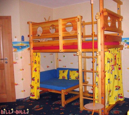 Das Kuscheleckenbett auf Kundenwunsch mit nach außen versetztem … (Kuscheleckenbett)