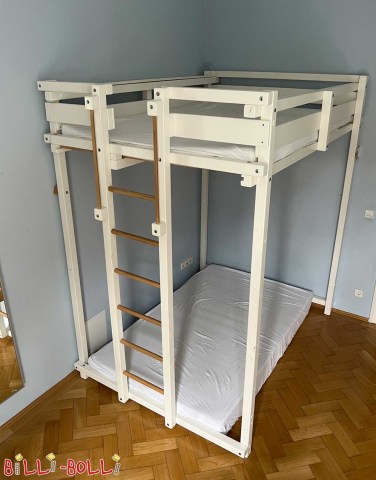Studenten-Hochbett in 140x200 im hohen Altbau-Zimmer, hier in weiß lackiert (Studenten-Hochbett)