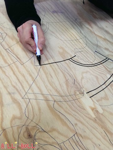 Schritt 4: Konturen übertragen (Figuren zur Verkehrsberuhigung)