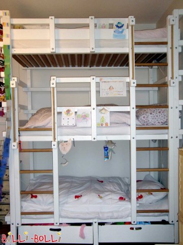 Hier unser „größtes“ Bett: das Wolkenkratzer-Etagenbett (Dieses steht in einem … (Wolkenkratzer-Etagenbett)