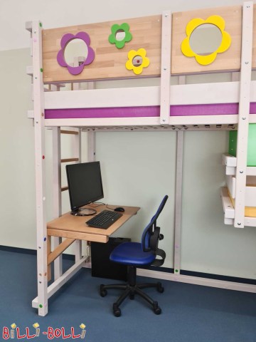 Hier die Schreibplatte für die kurze Seite unserer Betten. Auf diesem Bild … (Schreibplatte)