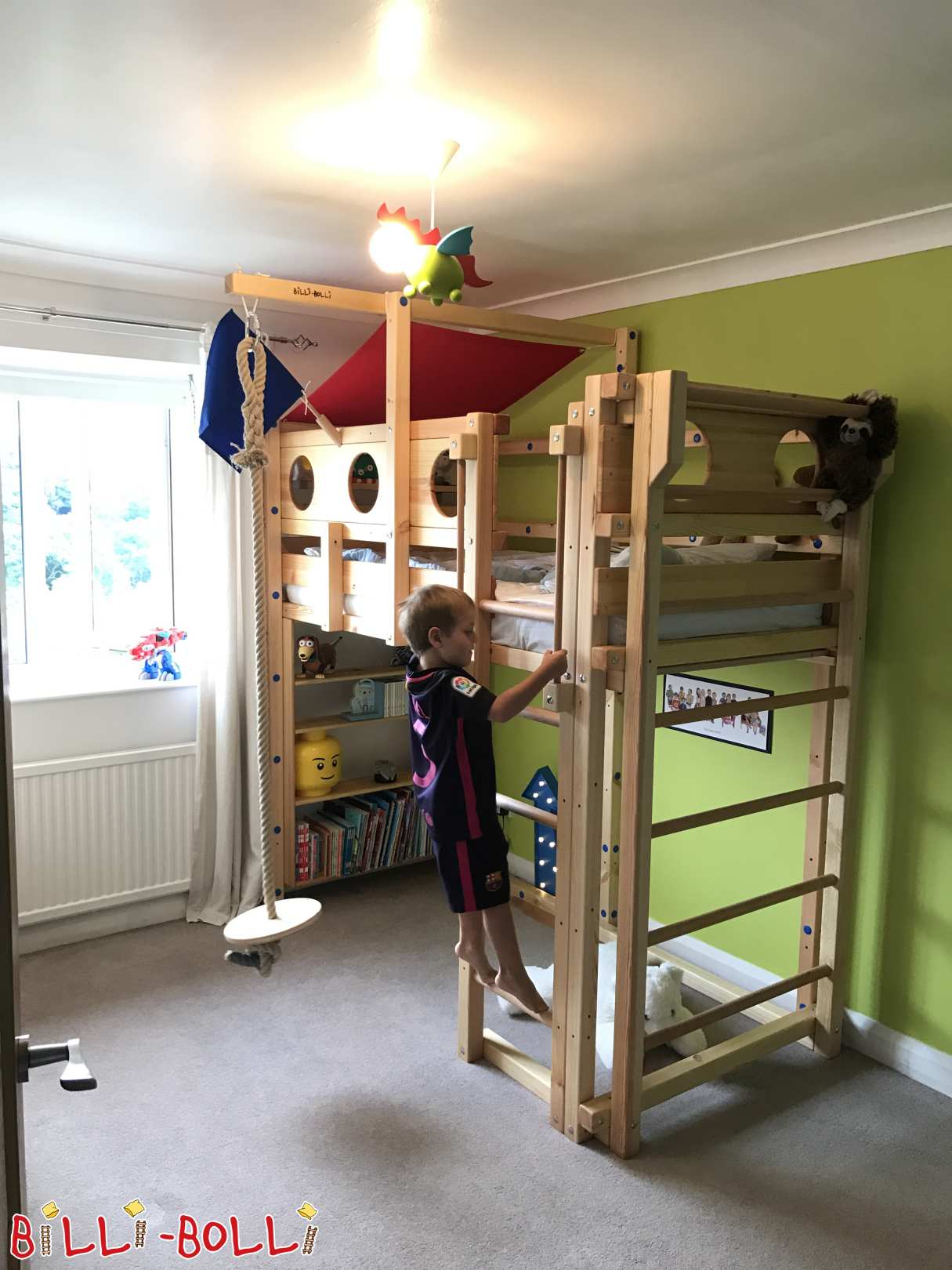 Adjustable loft bed with swing, climbingwall + bookshelf. HD8 ENGLAND (Kategorie: Hochbett mitwachsend gebraucht)