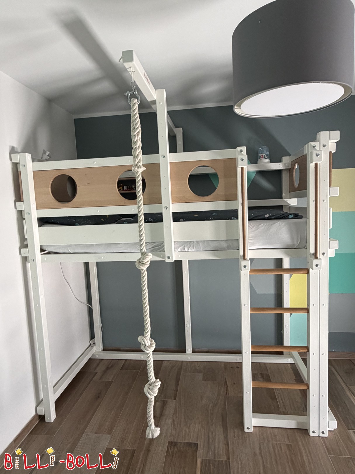 Inserat 5733: Bullaugen Hochbett, mitwachsend, weiß lackiert Kiefer Bullaugen Hochbett, mitwachsend, weiß lackiert Kiefer (Kategorie: Hochbett mitwachsend gebraucht)