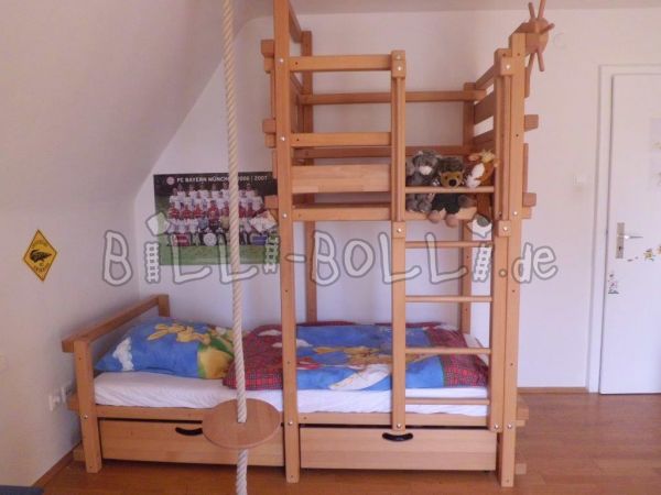 Billi-Bolli Bett aus Buche, optimal für Dachschrägen (Kinderbett gebraucht) Billi-Bolli Bett aus Buche, optimal für Dachschrägen (Kinderbett gebraucht)