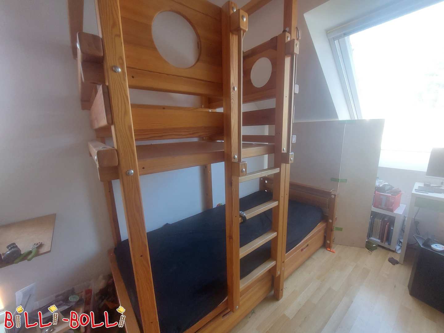 Dachschrägenbett mit Kojenbrettern und Bettkästen in München (Kategorie: Dachschrägenbett gebraucht)