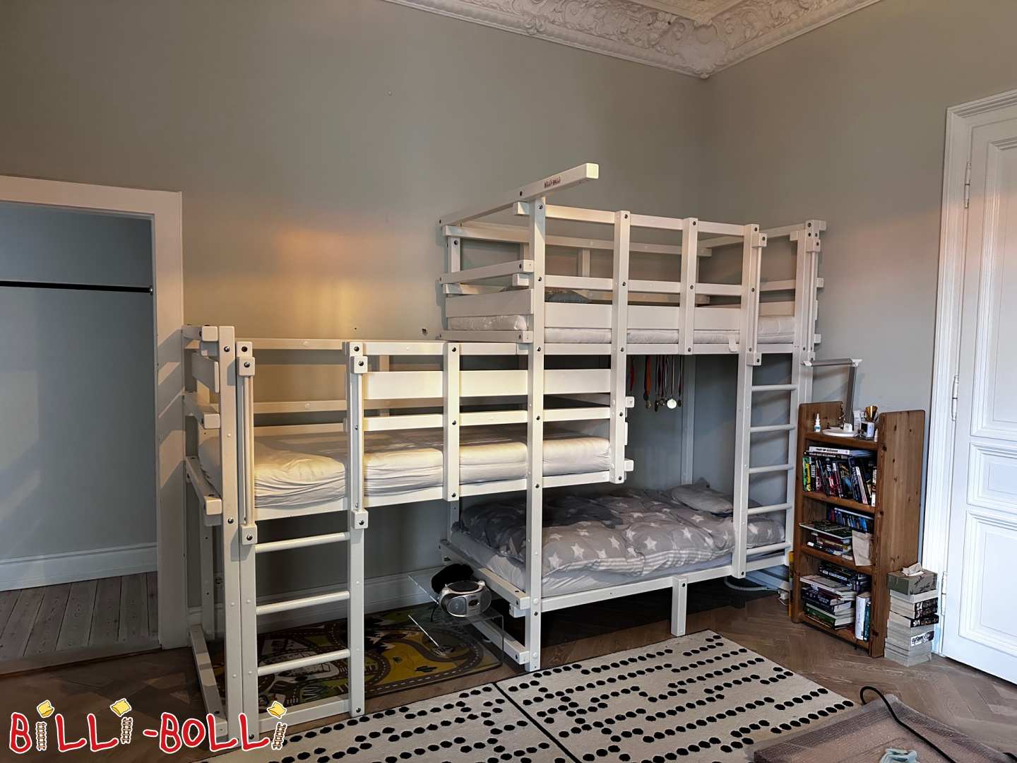 Dreier-Bett Typ 2C, 90 × 190 cm Buche weiß lackiert (Kategorie: Dreier-Etagenbetten gebraucht)