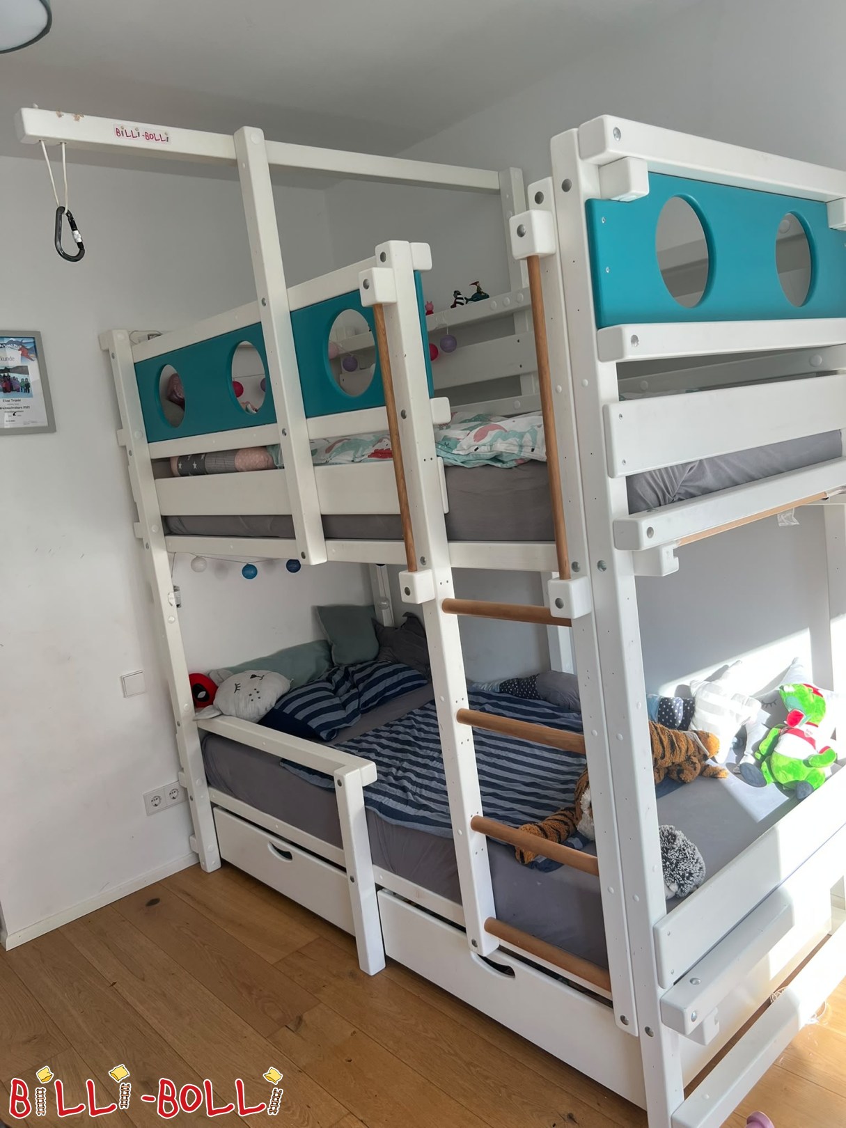 Inserat 5754: Etagenbett 90x200 weiß/türkis – Bullaugen, Bettkästen & Hängehöhle Etagenbett 90x200 weiß/türkis – Bullaugen, Bettkästen & Hängehöhle (Kategorie: Hochbett mitwachsend gebraucht)
