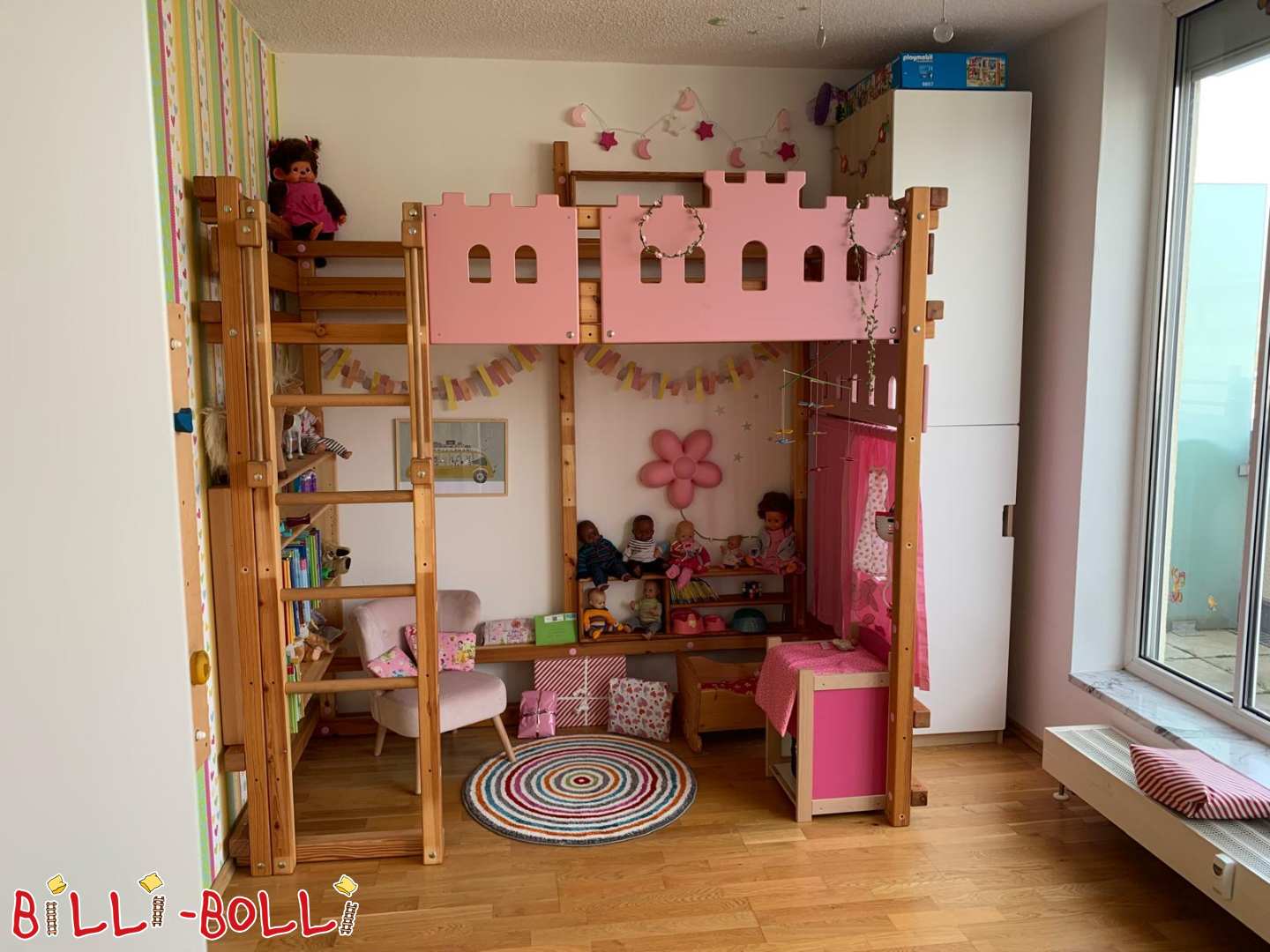 Etagenbett Kiefer geölt, mit Ritterburgbrettern in rosa und Bettregal (Kategorie: Etagenbett gebraucht)