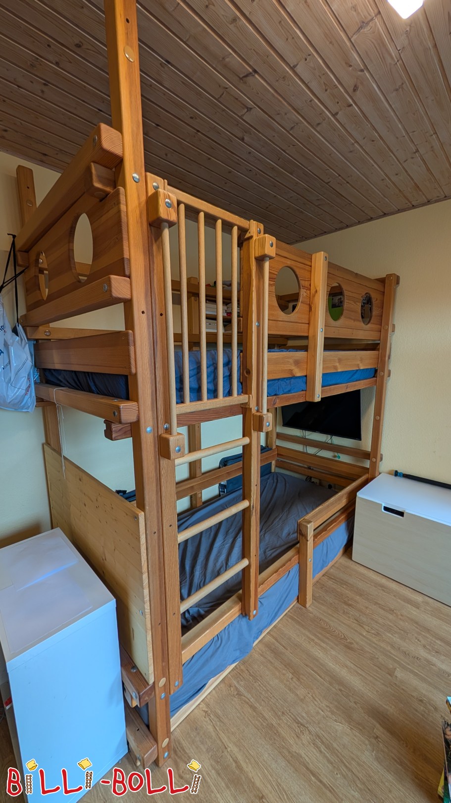 Inserat 5730: Etagenbett mit Kojenbrettern, 2 Bettkästen und kleines Regal Etagenbett mit Kojenbrettern, 2 Bettkästen und kleines Regal (Kategorie: Etagenbett gebraucht)