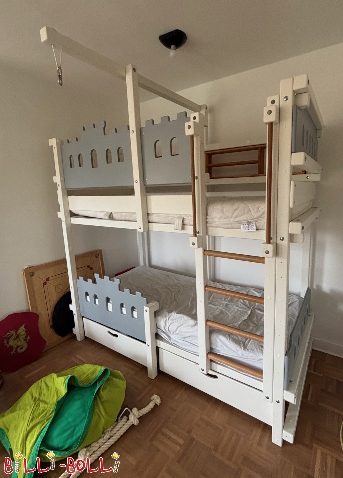 Inserat 7077: Etagenbett Ritterburg 90x200 cm mit Bettkästen und Krankbalken Etagenbett Ritterburg 90x200 cm mit Bettkästen und Krankbalken (Kategorie: Etagenbett gebraucht)