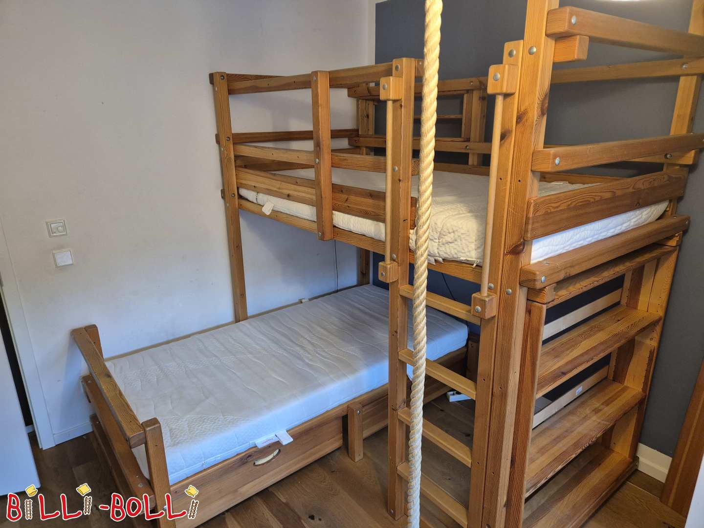 Inserat 7039: Etagenbett über Eck 100x200 Kiefer natur, mit Regal, in München Etagenbett über Eck 100x200 Kiefer natur, mit Regal, in München (Kategorie: Etagenbett-über-Eck gebraucht)