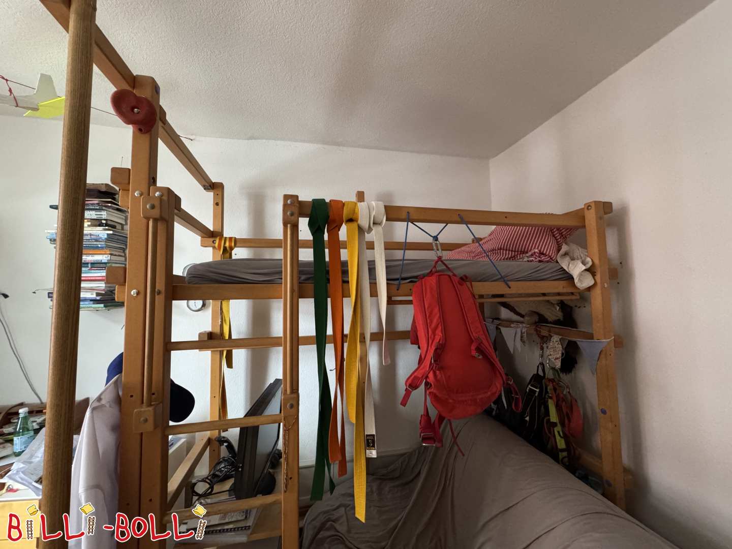 Bett mit Feuerwehrstange und viel Zubehör abzugeben (Kategorie: Hochbett mitwachsend gebraucht)