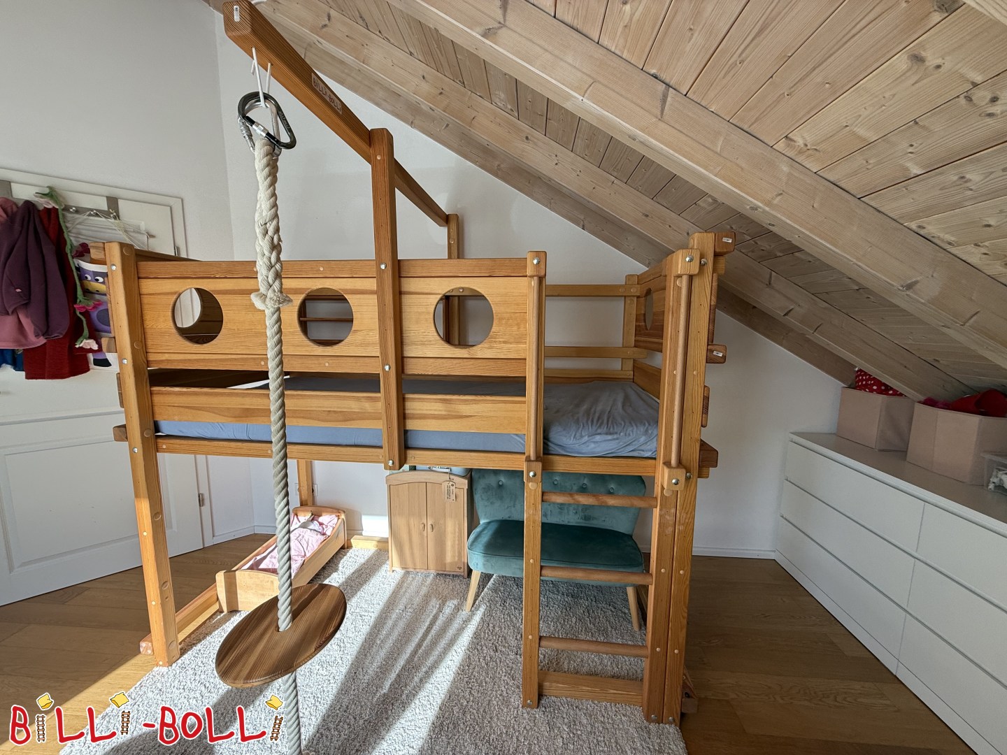 Halbhohes Hochbett in Kiefer geölt-gewachst mit Schaukelbalken (Kategorie: Halbhohes Hochbett gebraucht)