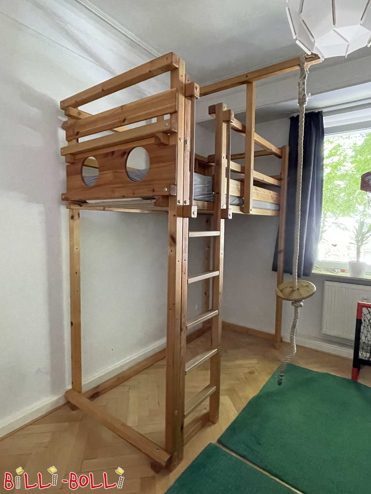 Hochbett mit Regal, Nachttisch, Tellerschaukel, Gardinenstangen (Kategorie: Hochbett mitwachsend gebraucht)