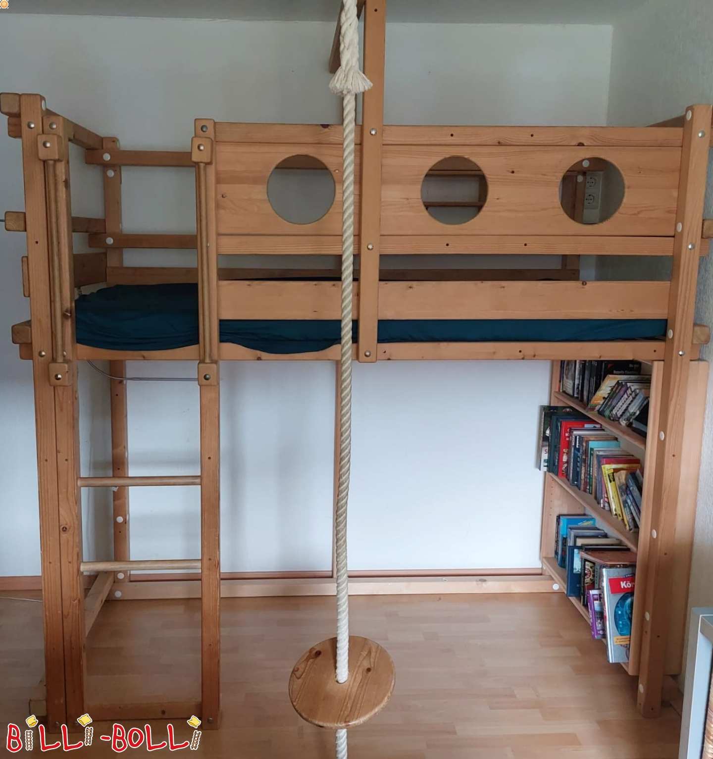 Hochbett aus Fichte + Bücherregale, Bullauge, Schaukel / im Ruhrgebiet (Kategorie: Hochbett mitwachsend gebraucht)