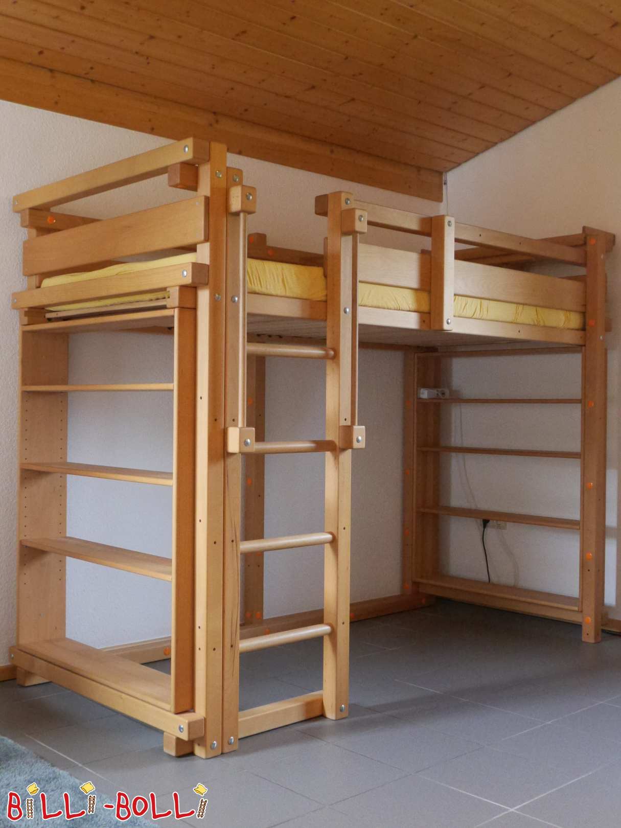 Hochbett, Buche geölt-gewachst, inkl. 2 Bettregalen, Nachttisch (Kategorie: Jugend-Hochbett gebraucht)