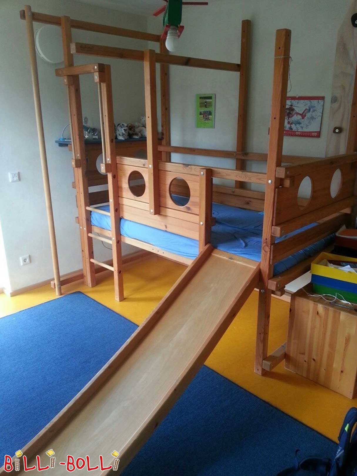 Hochbett mit Feuerwehrstange und Rutsche, Kiefer honigfarben geölt (Hochbett gebraucht) Hochbett mit Feuerwehrstange und Rutsche, Kiefer honigfarben geölt (Hochbett gebraucht)