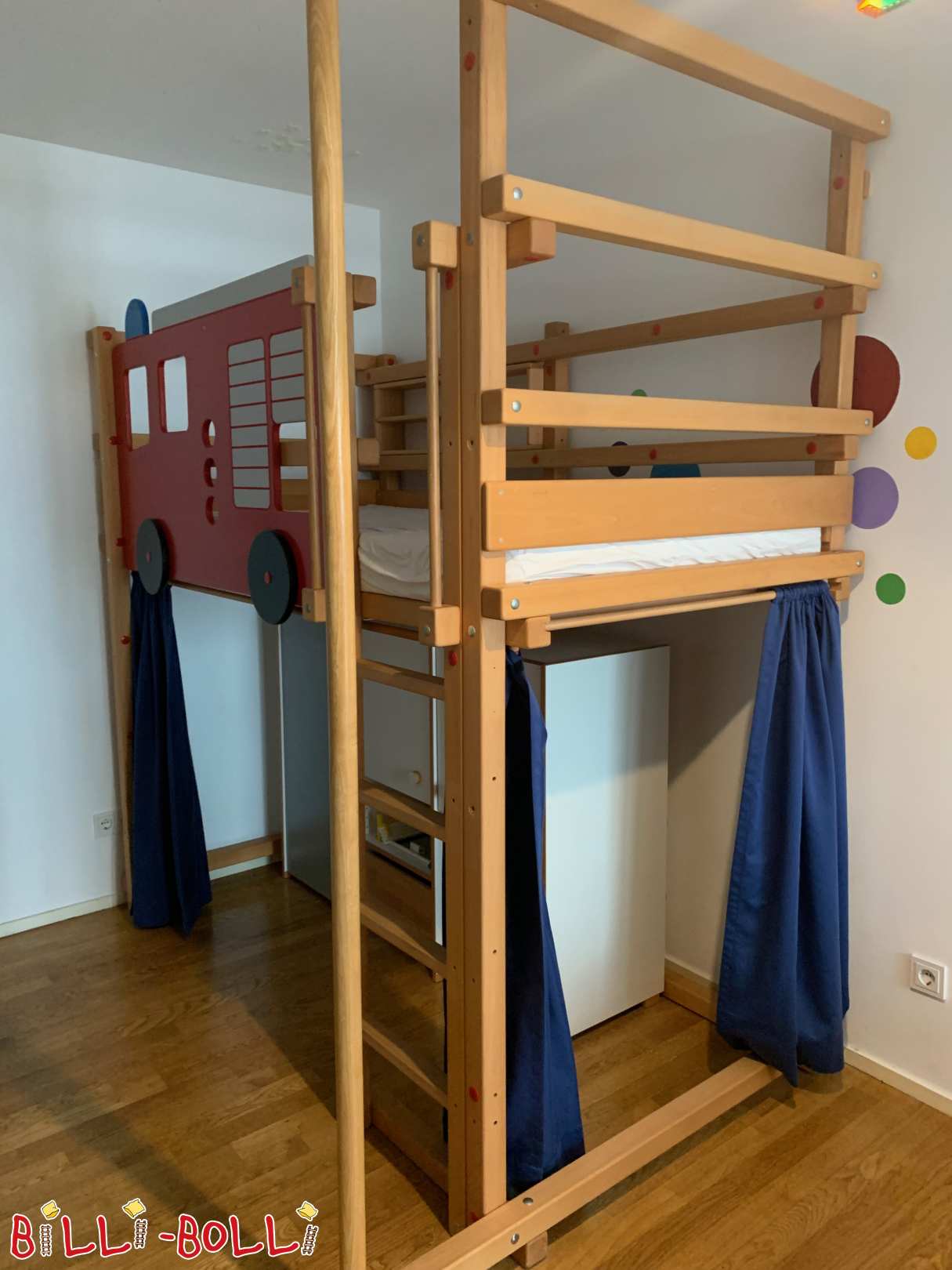 Hochbett mitwachsend in Buche mit Feuerwehrauto/Rutschstange in Köln (Kategorie: Hochbett mitwachsend gebraucht)