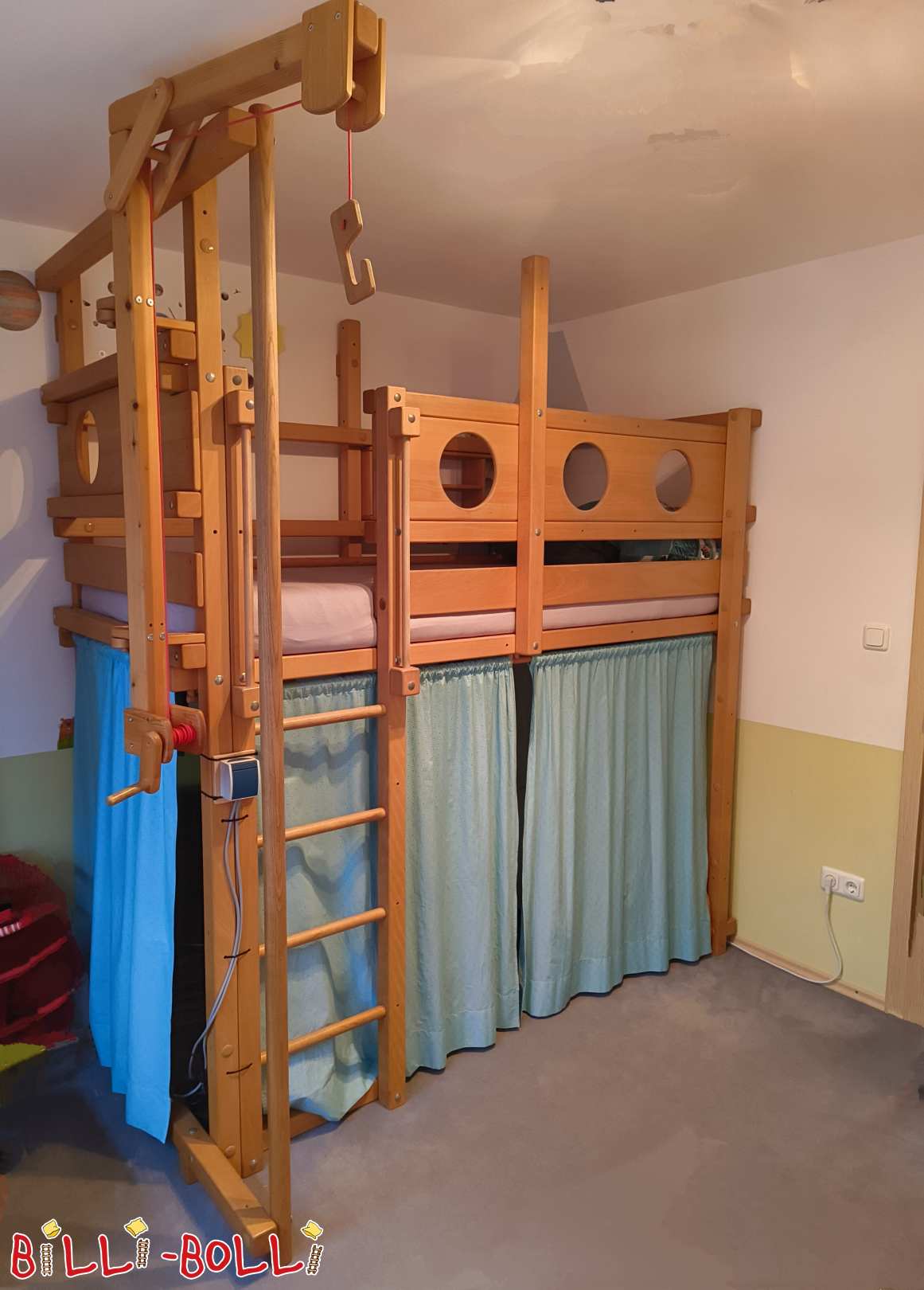 Hochbett mitwachsend mit Feuerwehrstange und Kojenbrett in Buche geölt (Kategorie: Hochbett mitwachsend gebraucht)