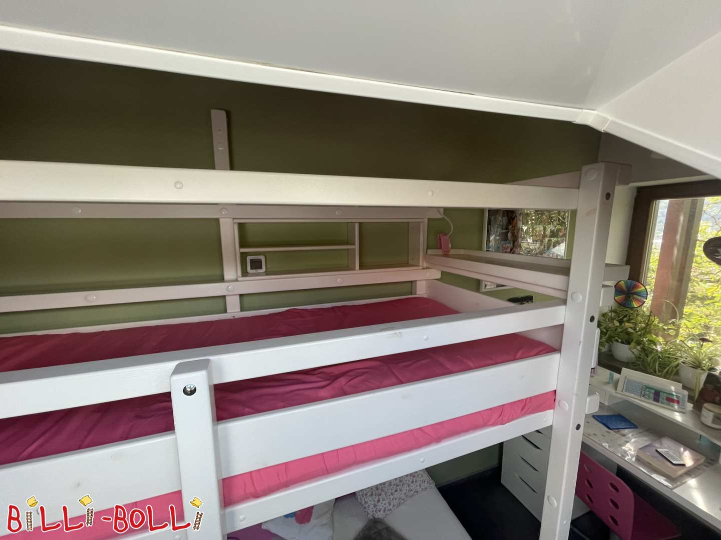 Hochbett weiß lackiert mit Lattenrost & Bettregal und Nachttisch (Kategorie: Jugend-Hochbett gebraucht)