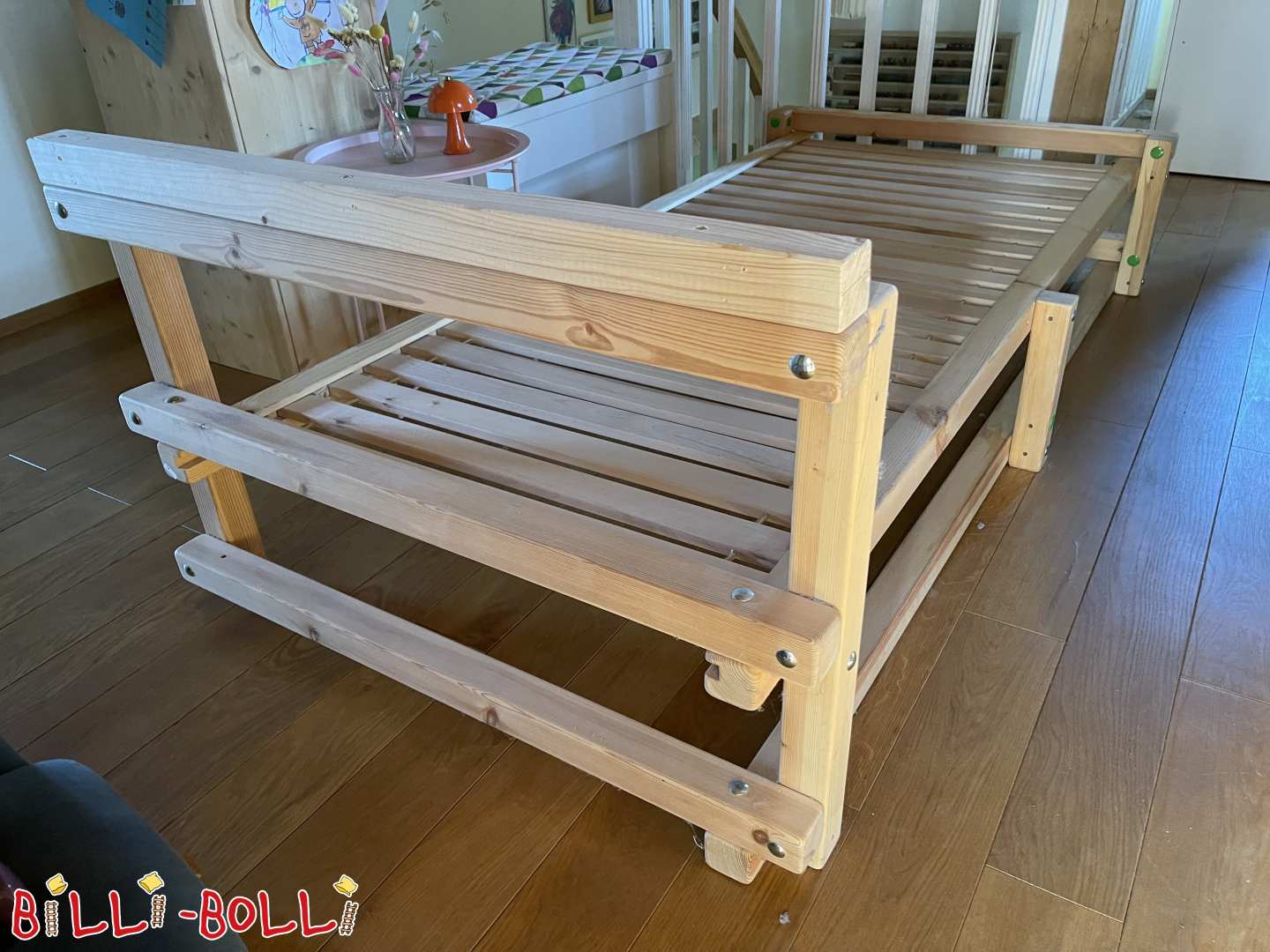 Jugendbett mit Bettkästen und Rückenpolstern (Kategorie: Jugendbetten niedrig gebraucht)