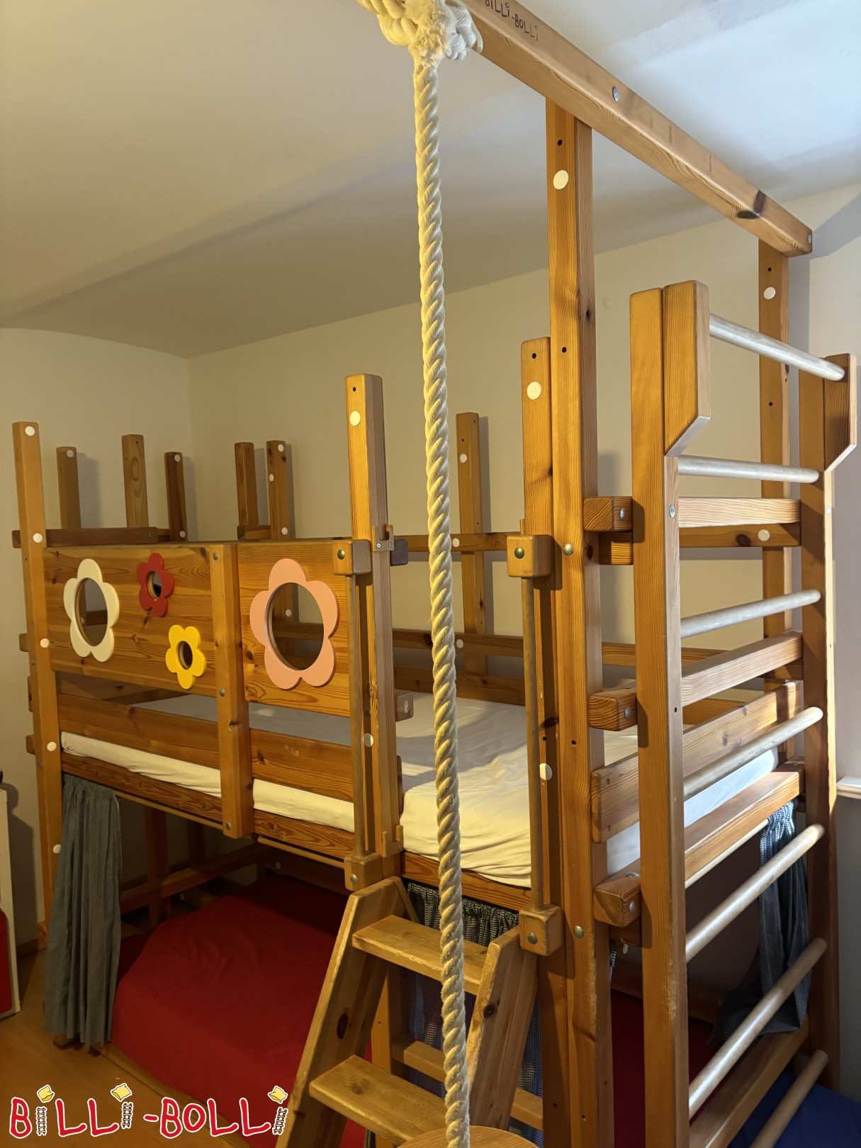 Kiefer Etagenbett mit Schaukelbalken (außen), Rutsche und Sprossenwand (Kategorie: Etagenbett gebraucht)