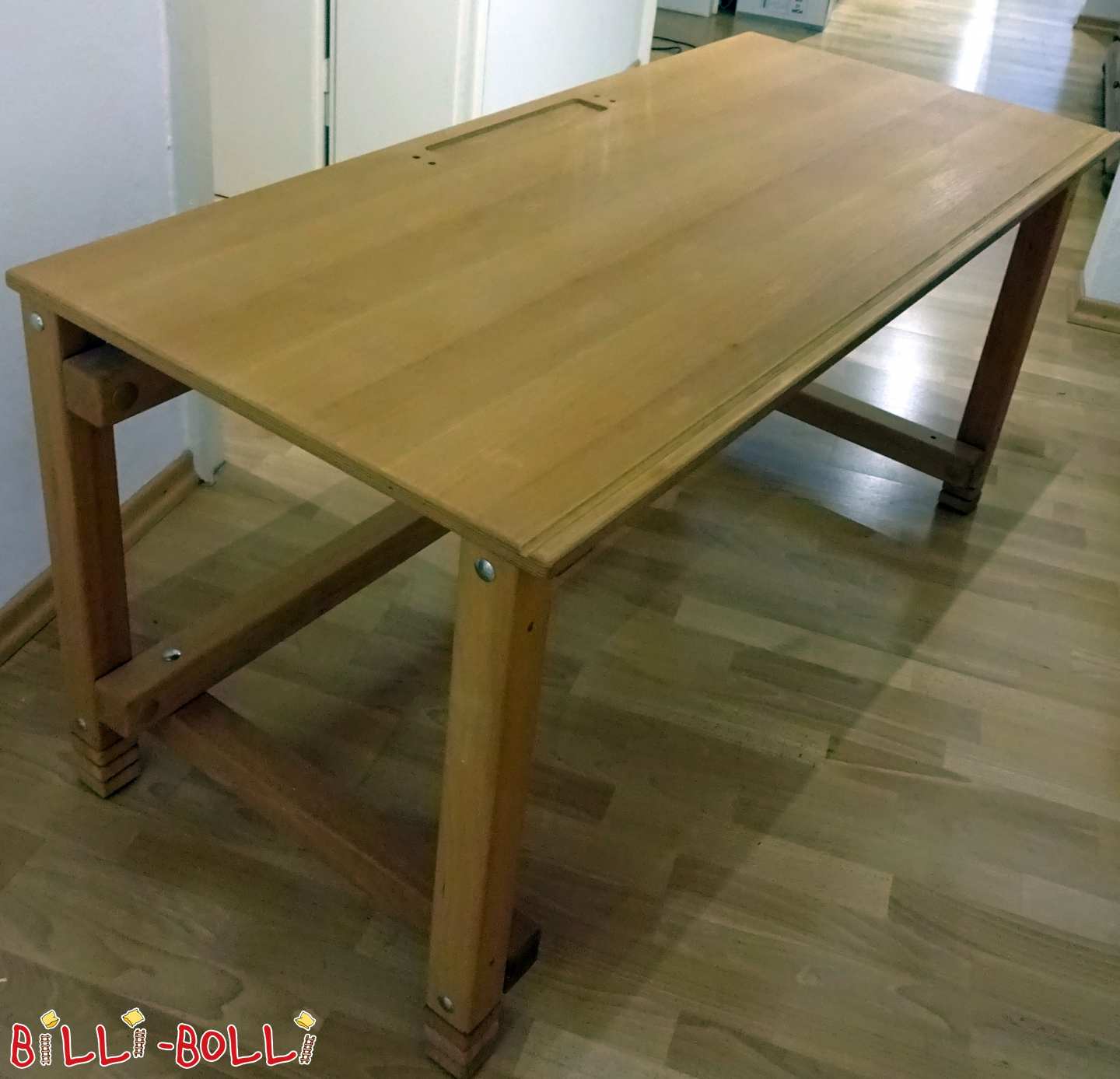 Kinder-Schreibtisch aus Buche in München (Kindermöbel gebraucht) Kinder-Schreibtisch aus Buche in München (Kindermöbel gebraucht)