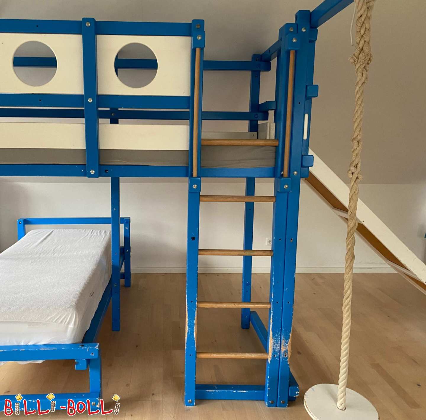 Lackiertes Etagen-über-Eck Bett mit Zubehör (Kategorie: Etagenbett-über-Eck gebraucht)