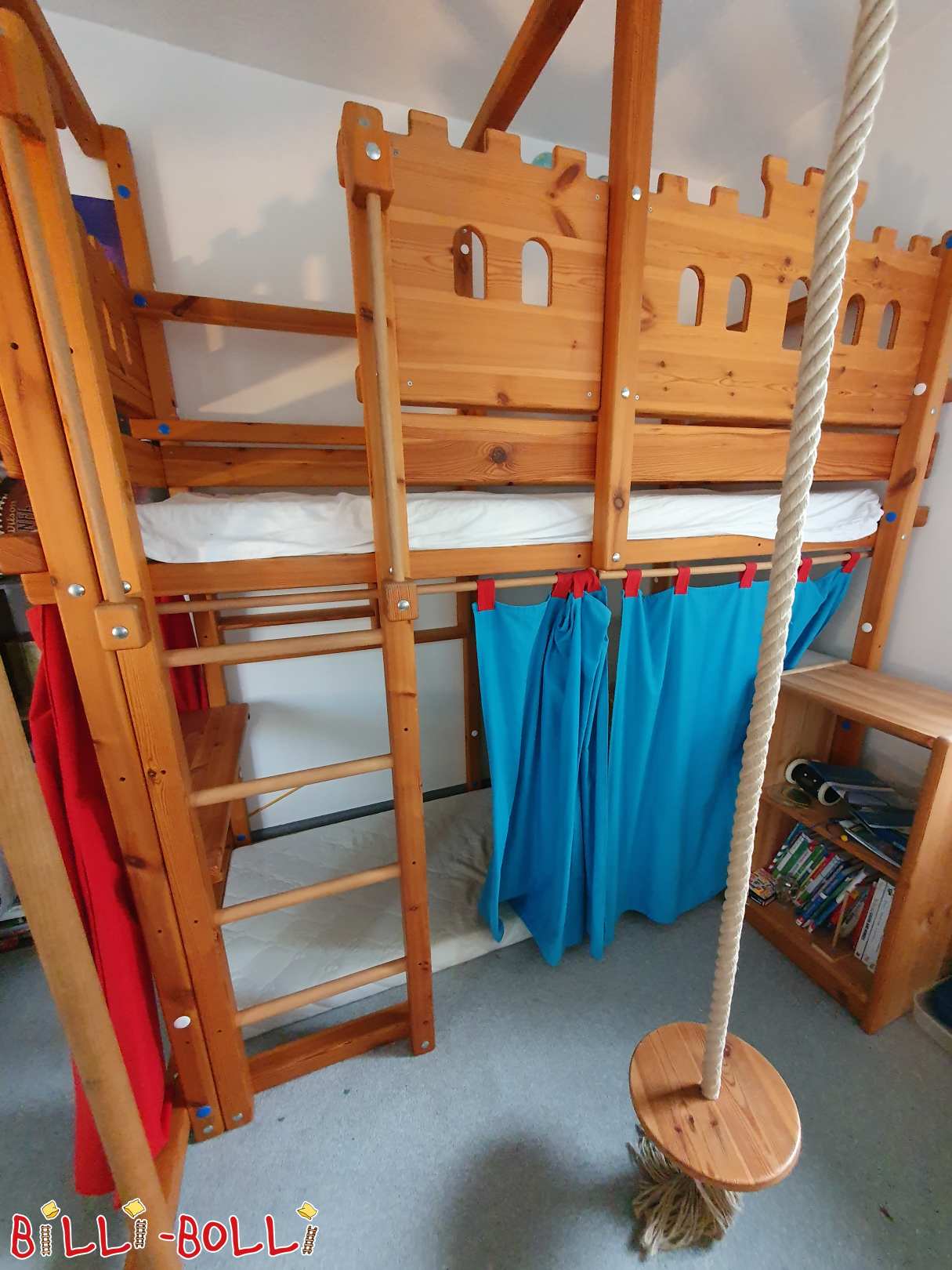 Mittwachsendes Hochbett in Ritterburg-Optik in München (Kategorie: Hochbett mitwachsend gebraucht)