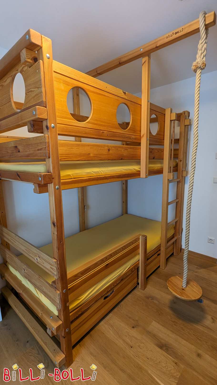 Mitwachsendes 2er-Hochbett mit Bullaugen und Schaukel in Kiefer, geölt (Kategorie: Hochbett mitwachsend gebraucht)