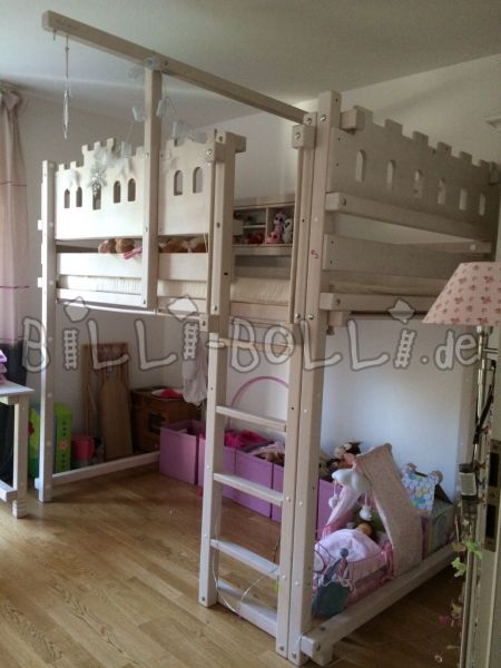 mitwachsendes Hochbett Buche, weiß lasiert mit Matratze (Kategorie: Hochbett gebraucht)