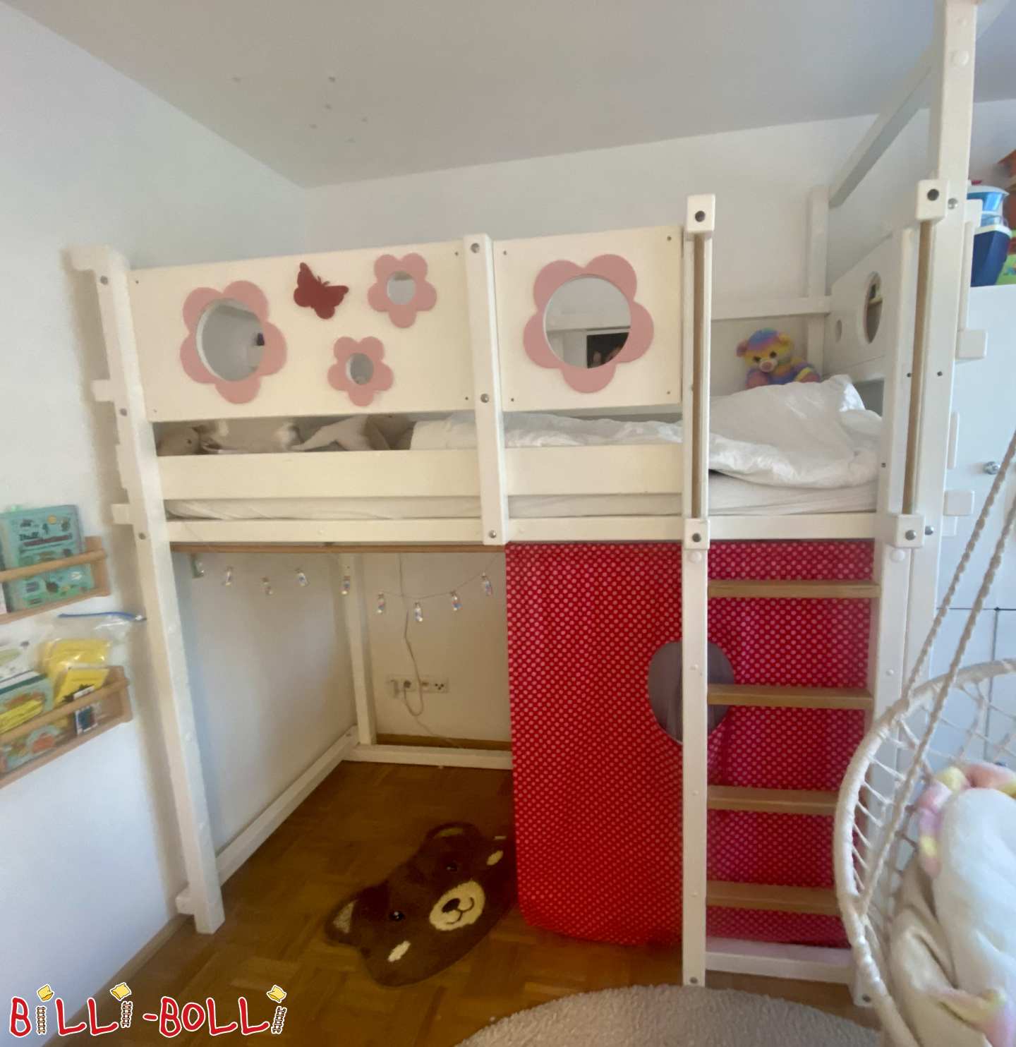 Mitwachsendes Hochbett Buche weiß lack mit Blumenbrettern & Kranbalken (Kategorie: Hochbett mitwachsend gebraucht)