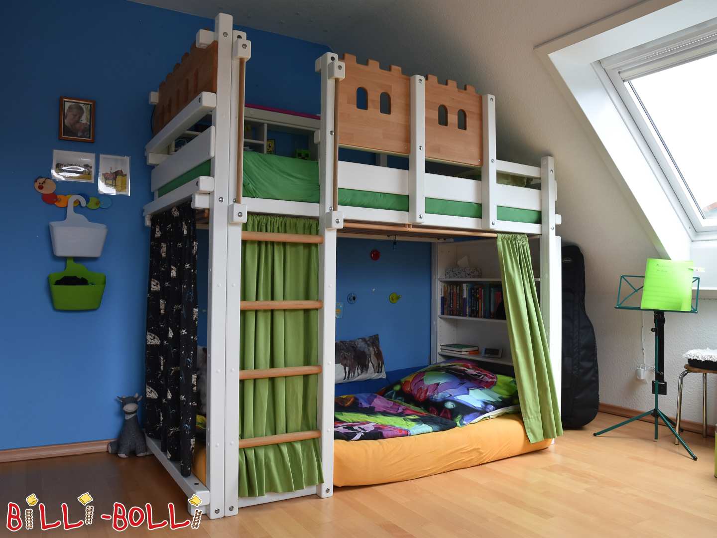 Mitwachsendes Hochbett f. Dachschräge, Thema Ritterburg, Kiefer weiß (Kategorie: Hochbett mitwachsend gebraucht)