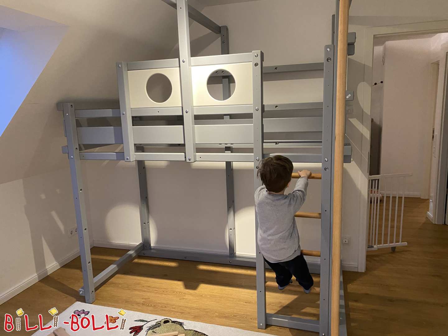 Mitwachsendes Hochbett in grau und Feuerwehrstange in Hamburg (Kategorie: Hochbett mitwachsend gebraucht)