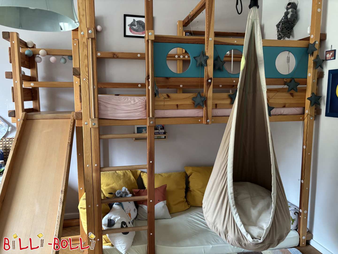 Mitwachsendes Hochbett in Kiefer geölt mit türkisen Bullaugen (Kategorie: Hochbett mitwachsend gebraucht)