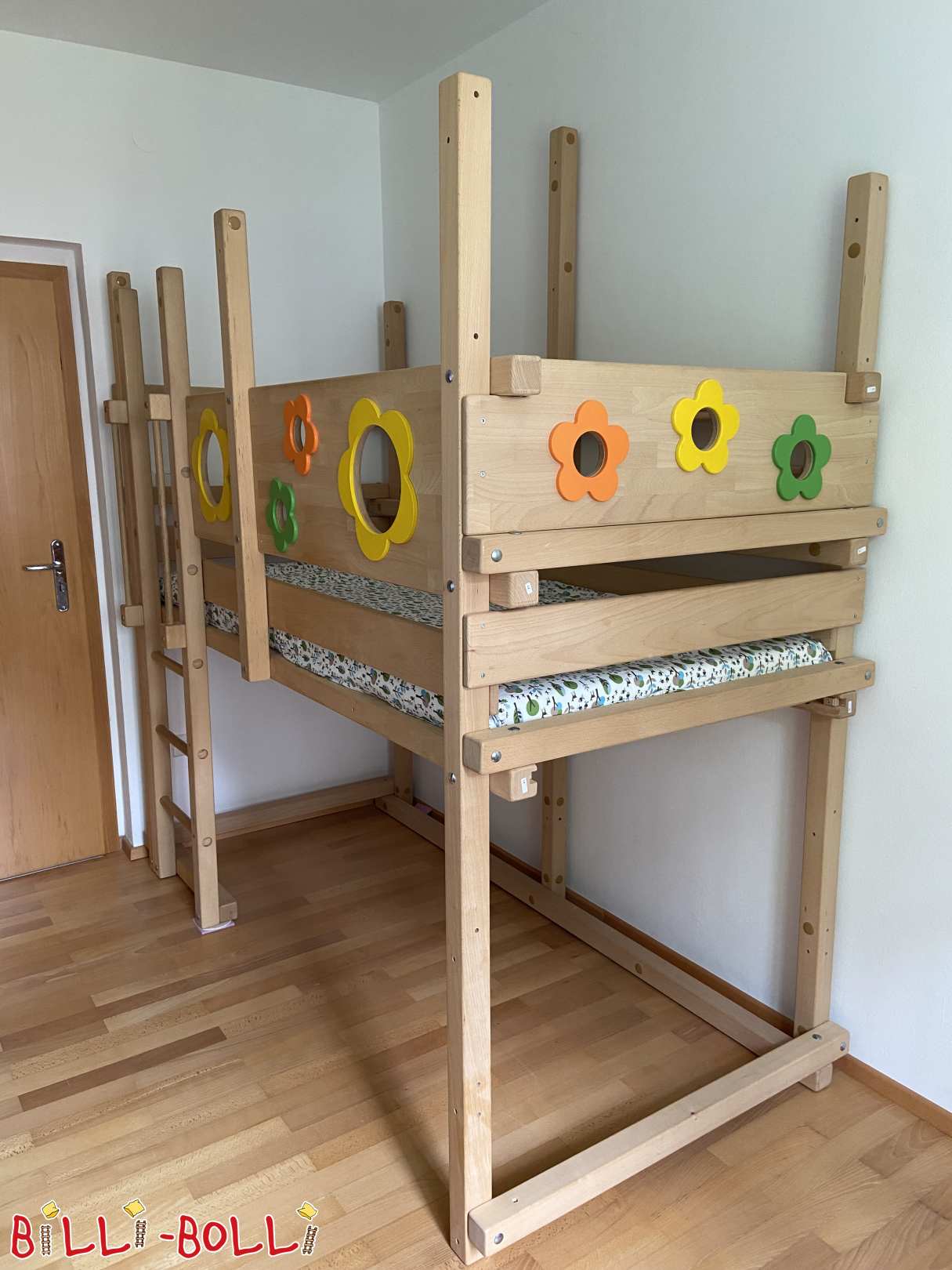 Mitwachsendes Hochbett mit Blumenbrettern und kleinem Bettregal (Kategorie: Hochbett mitwachsend gebraucht)