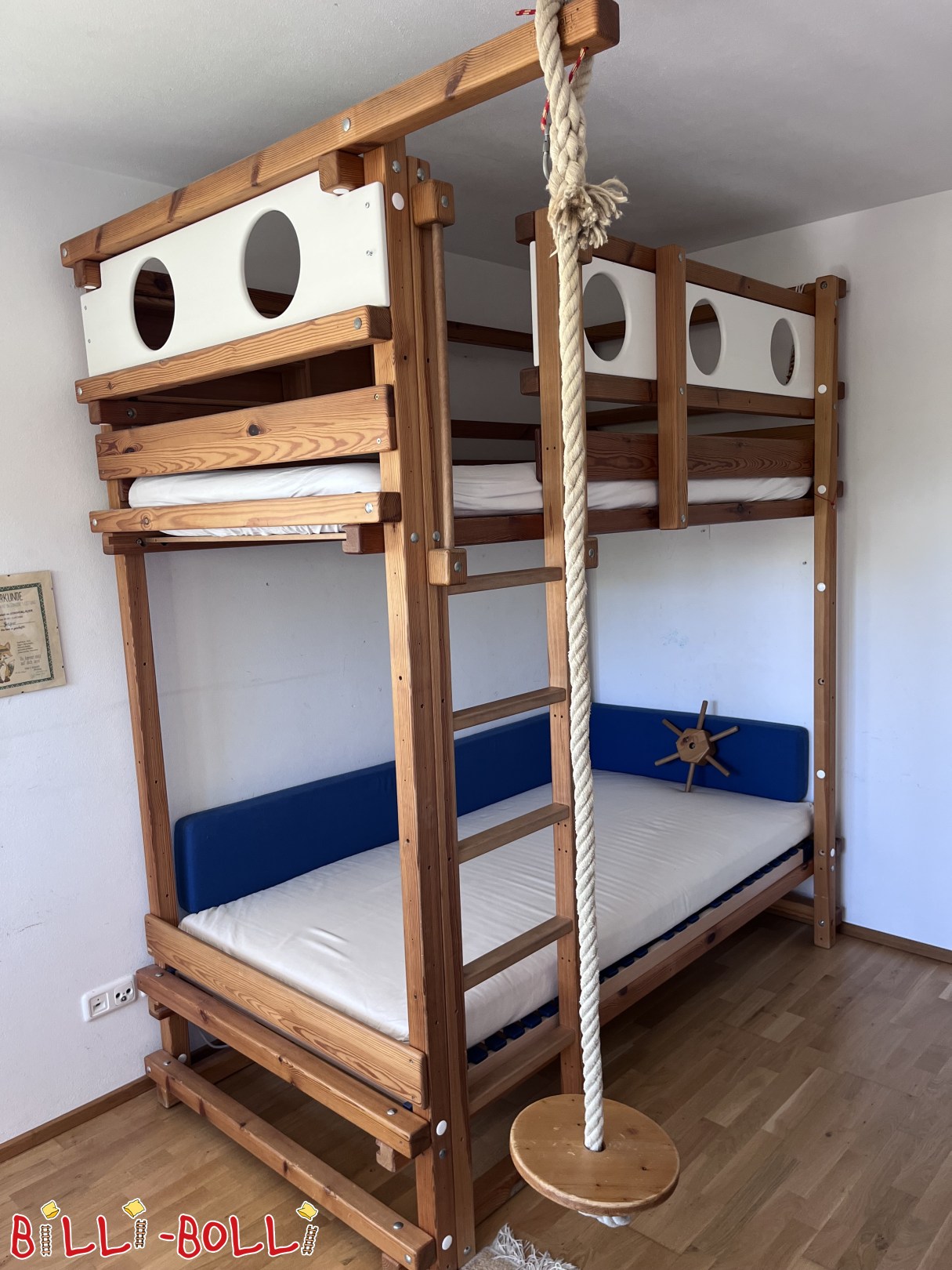 Inserat 5725: Mitwachsendes Hochbett mit Bullaugen-Themenbrettern, 100x200cm Mitwachsendes Hochbett mit Bullaugen-Themenbrettern, 100x200cm (Kategorie: Hochbett mitwachsend gebraucht)