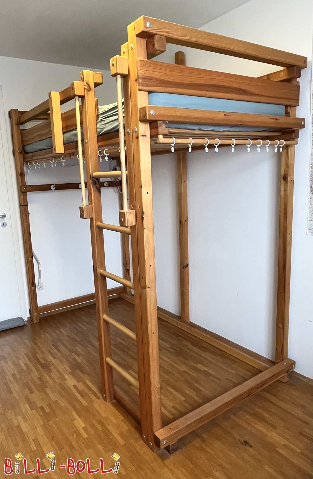 Mitwachsendes Hochbett mit Bullaugen-Themenbrettern weiß bzw blau (Kategorie: Hochbett mitwachsend gebraucht)