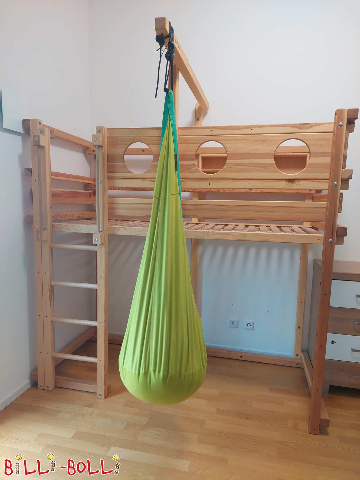 Mitwachsendes Hochbett mit Bullaugen-Themenbrettern (Kategorie: Hochbett mitwachsend gebraucht)